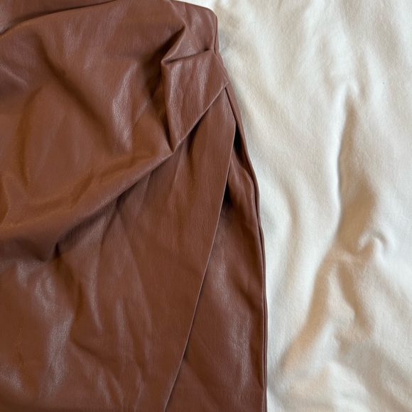 Aritzia Wilfred brown vegan faux leather wrap mini skirt size 6 fall trendy - Picture 5 of 12